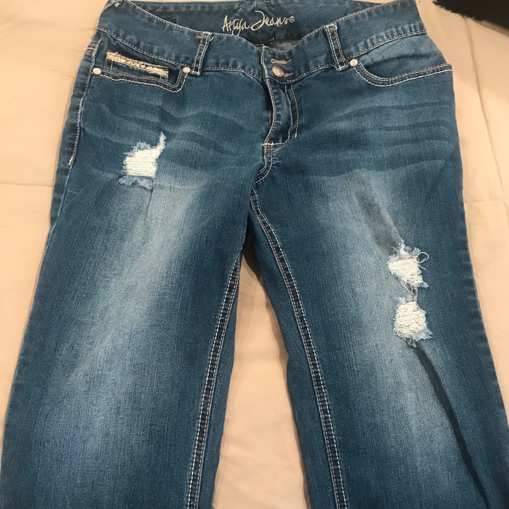 Distressed Capri jeans